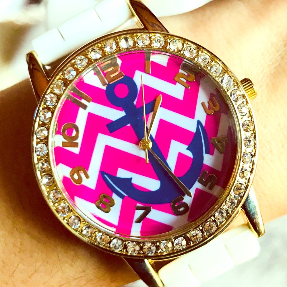 Unique watch. 💖